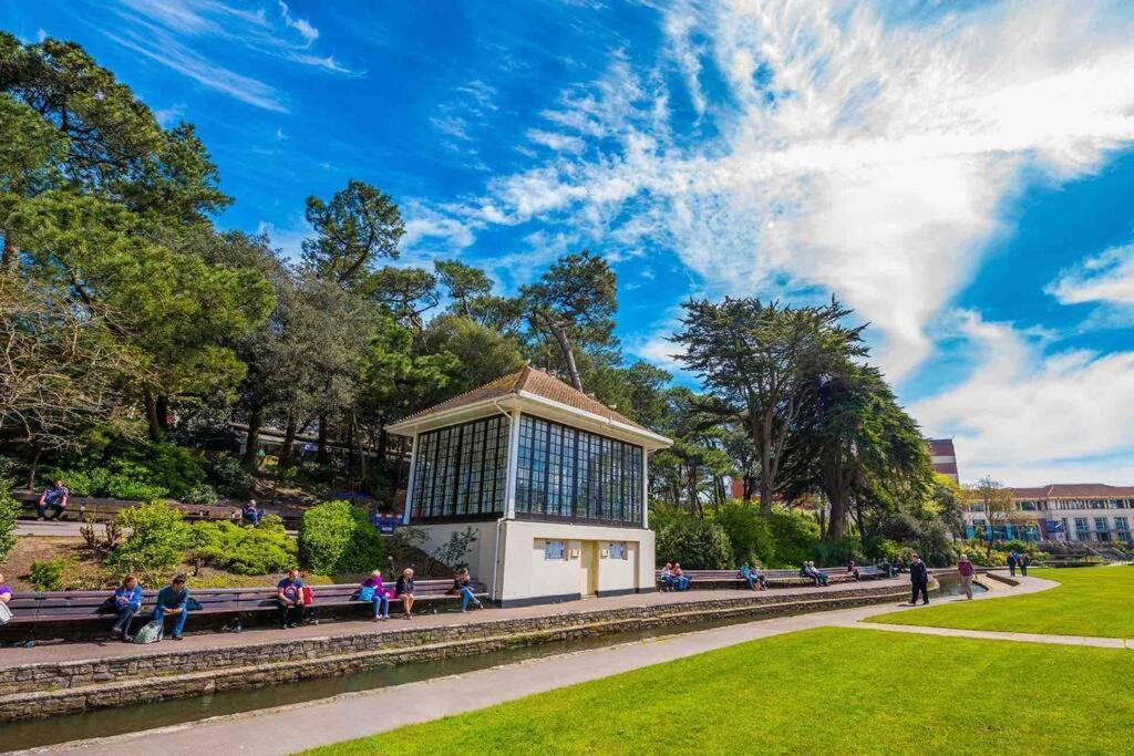 Spacious 4 Bed Rooms, Parking, Garden And Near Parks, Beaches And University Bournemouth Ngoại thất bức ảnh
