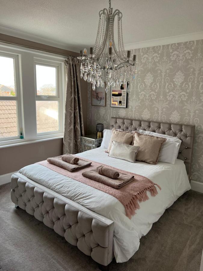 Spacious 4 Bed Rooms, Parking, Garden And Near Parks, Beaches And University Bournemouth Ngoại thất bức ảnh
