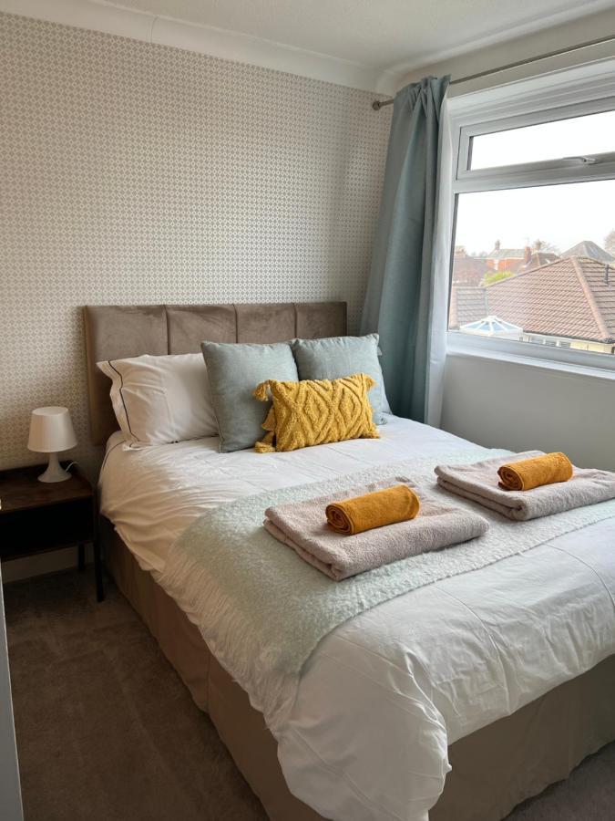 Spacious 4 Bed Rooms, Parking, Garden And Near Parks, Beaches And University Bournemouth Ngoại thất bức ảnh